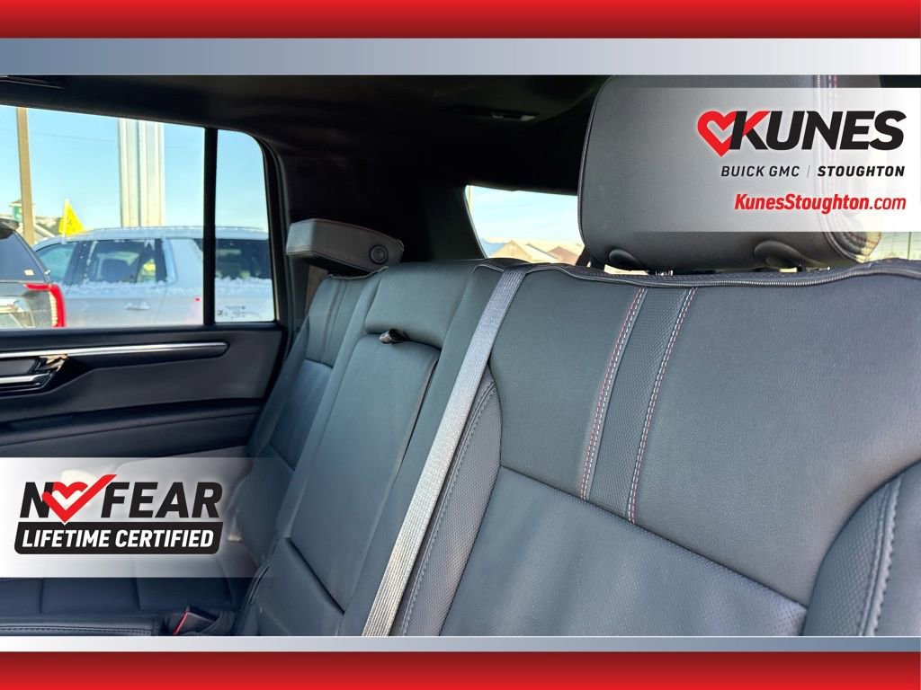 Used 2025 Chevrolet Suburban RST image 18