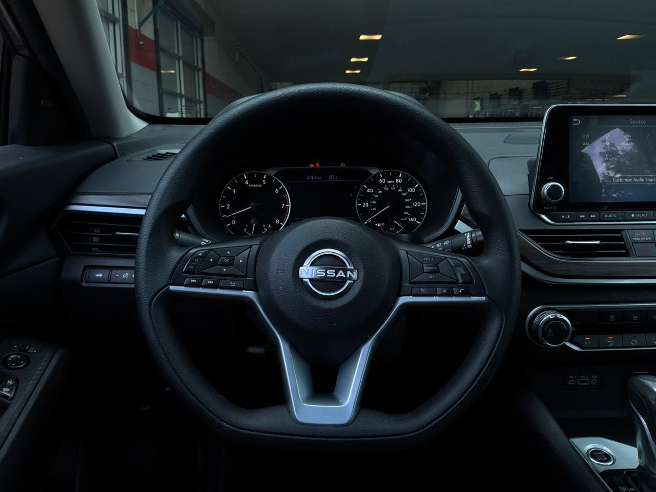 Used 2025 Nissan Altima 2.5 SV FWD image 31
