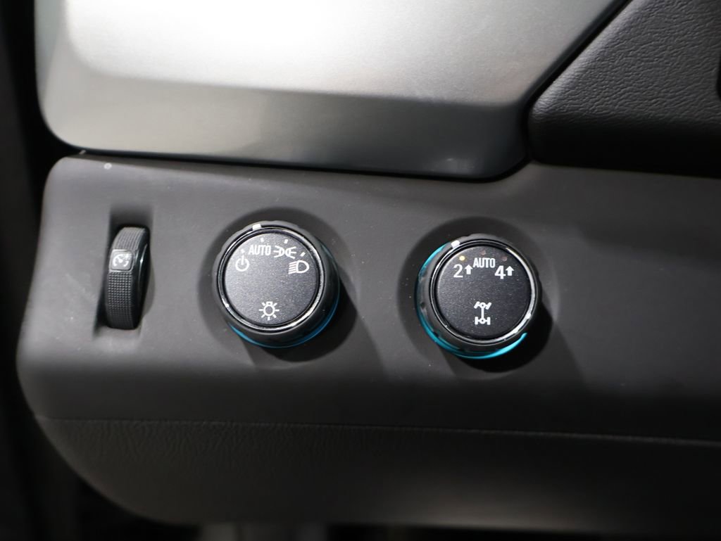 Used 2018 Chevrolet Suburban LS image 31