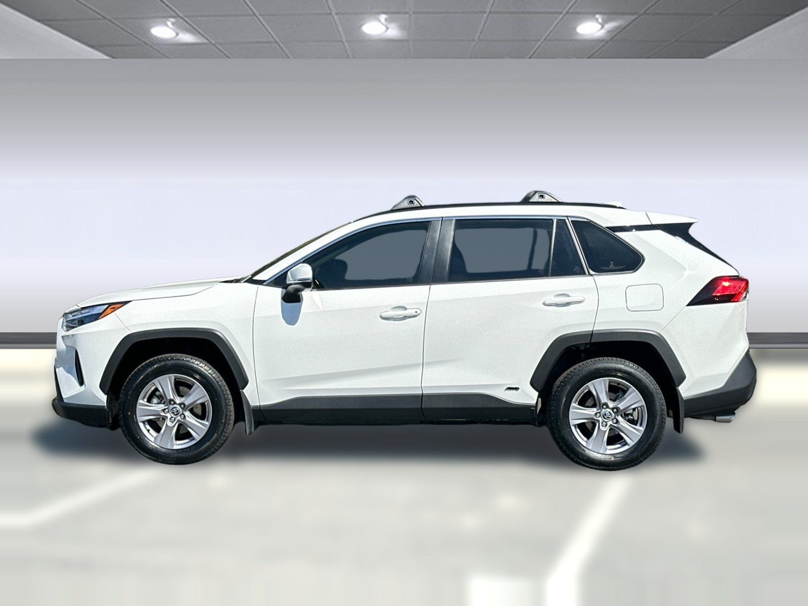 Used 2025 Toyota RAV4 LE AWD/4WD image 2