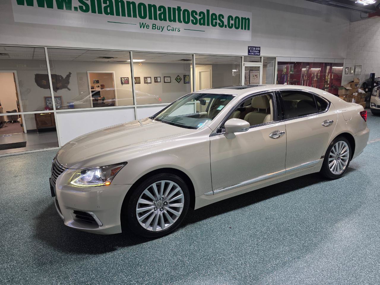 Used 2013 Lexus LS 460 w/ Comfort Pkg RWD image 2