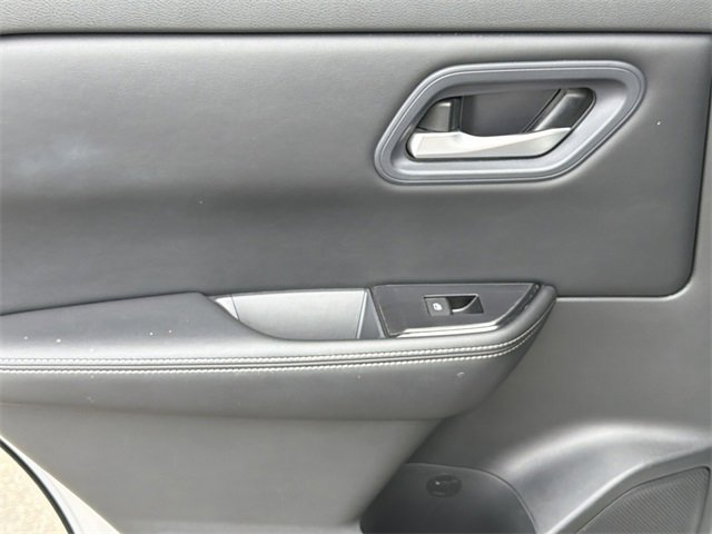 Used 2024 Nissan Rogue SV image 22