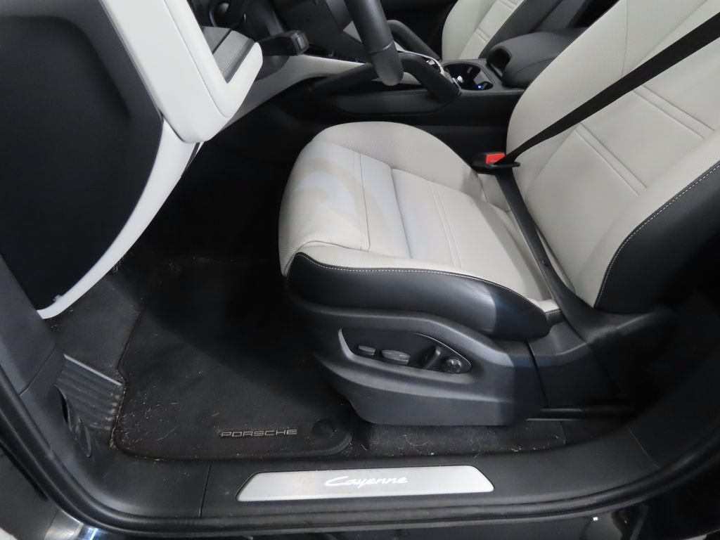 Certified 2026 Porsche Cayenne E-Hybrid AWD/4WD image 42