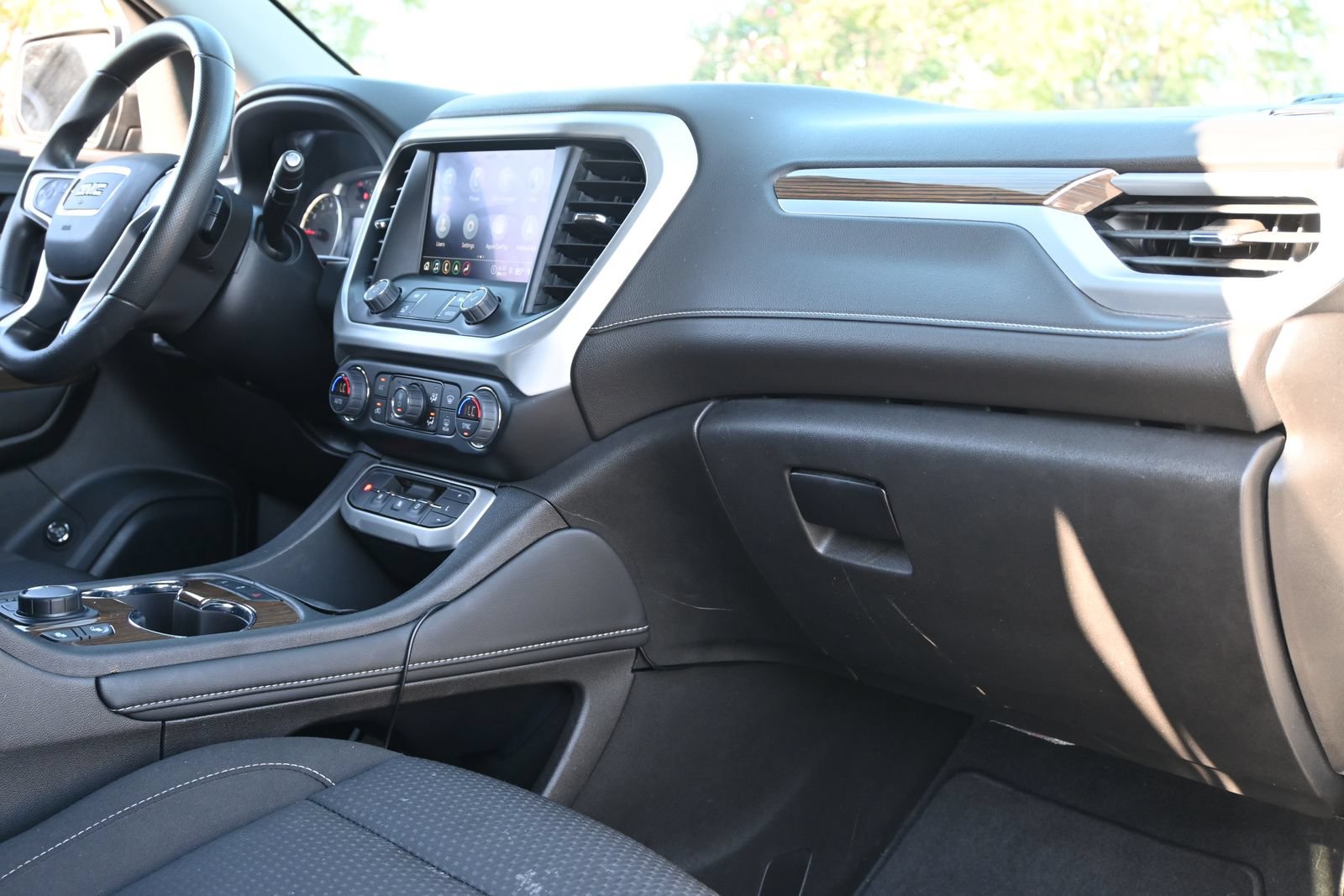 Used 2023 GMC Acadia SLE w/ Driver Convenience Package FWD image 26