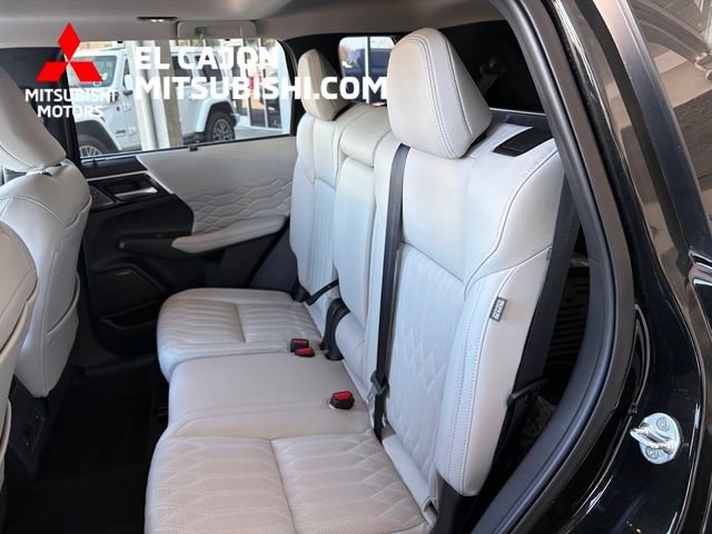 Used 2025 Mitsubishi Outlander AWD image 12