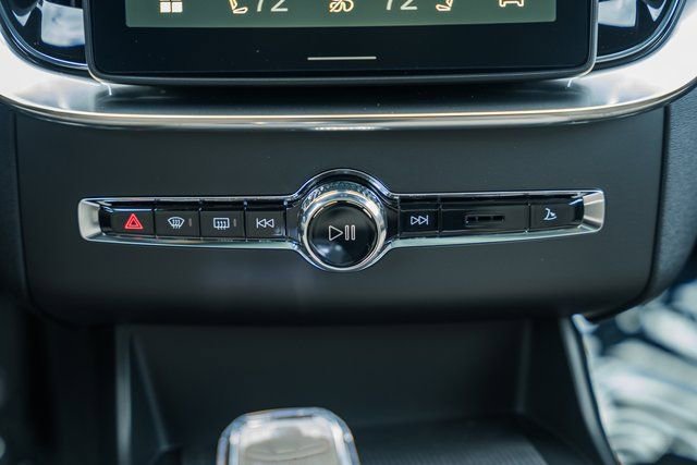 New 2026 Volvo XC90 B6 Plus w/ Protection Package Premier image 22