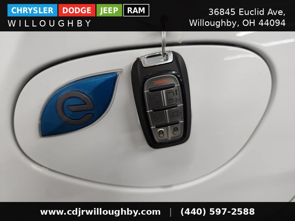 Used 2024 Chrysler Pacifica Limited FWD image 43