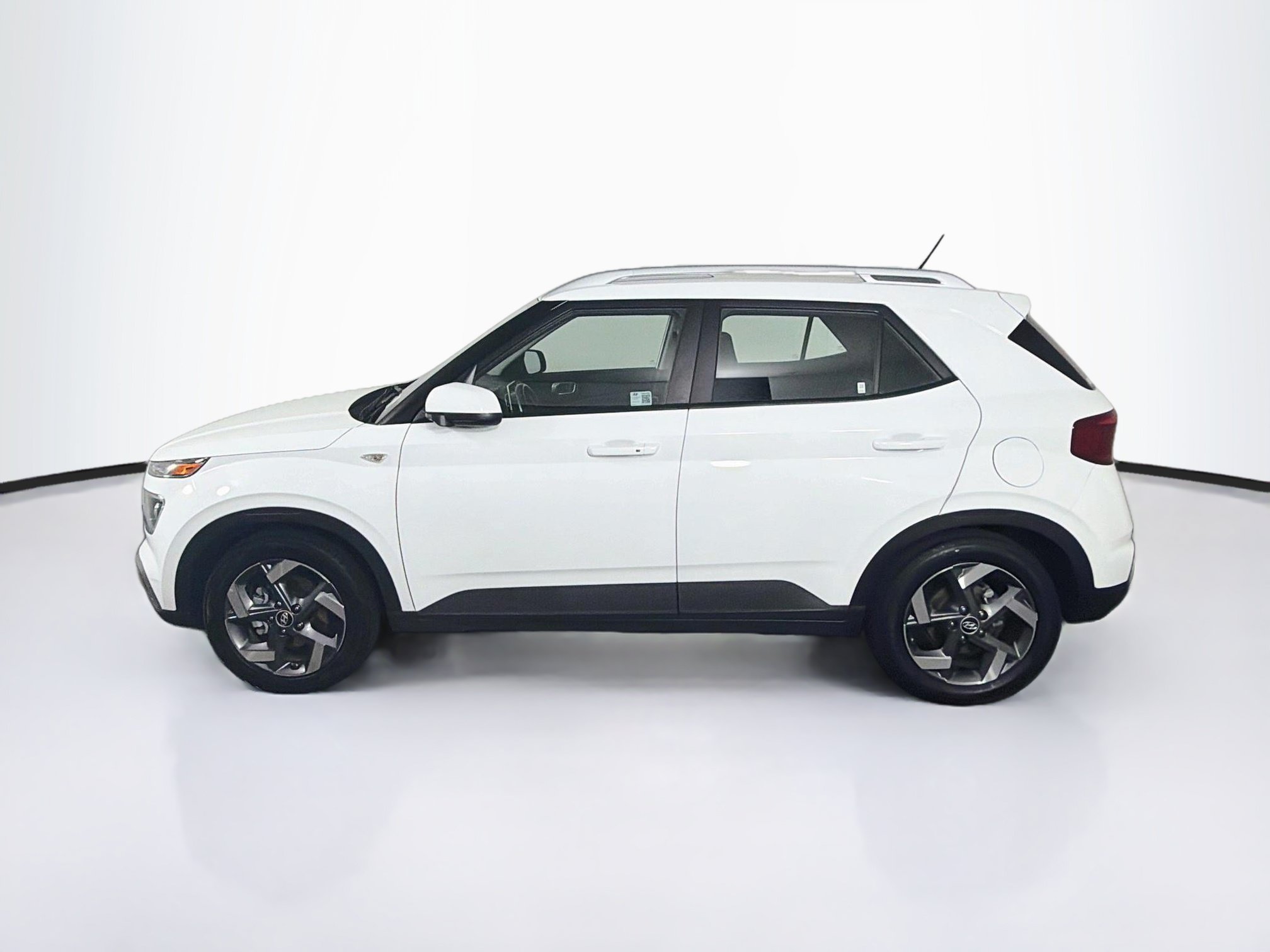 Used 2025 Hyundai Venue SEL FWD image 4