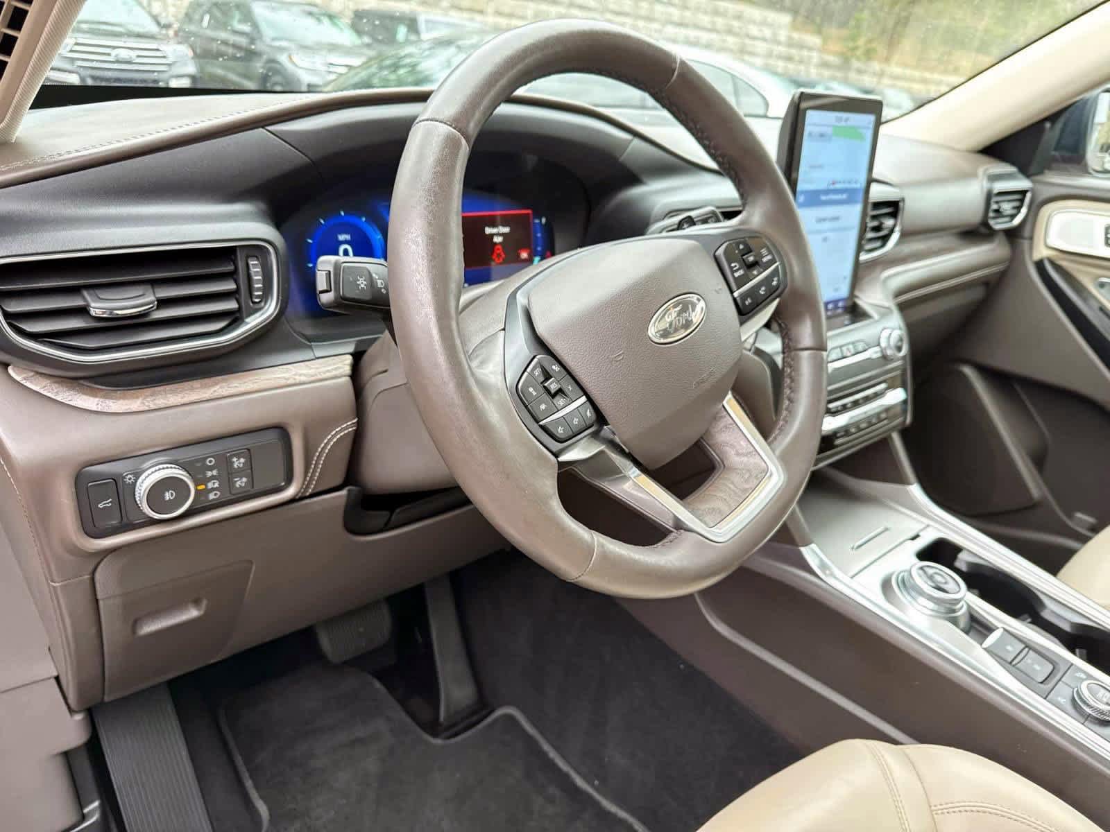 Used 2020 Ford Explorer Platinum w/ Premium Technology Package image 12