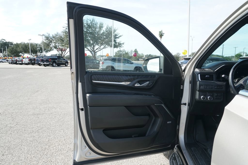 Used 2023 GMC Yukon XL Denali w/ Advanced Technology Package image 15