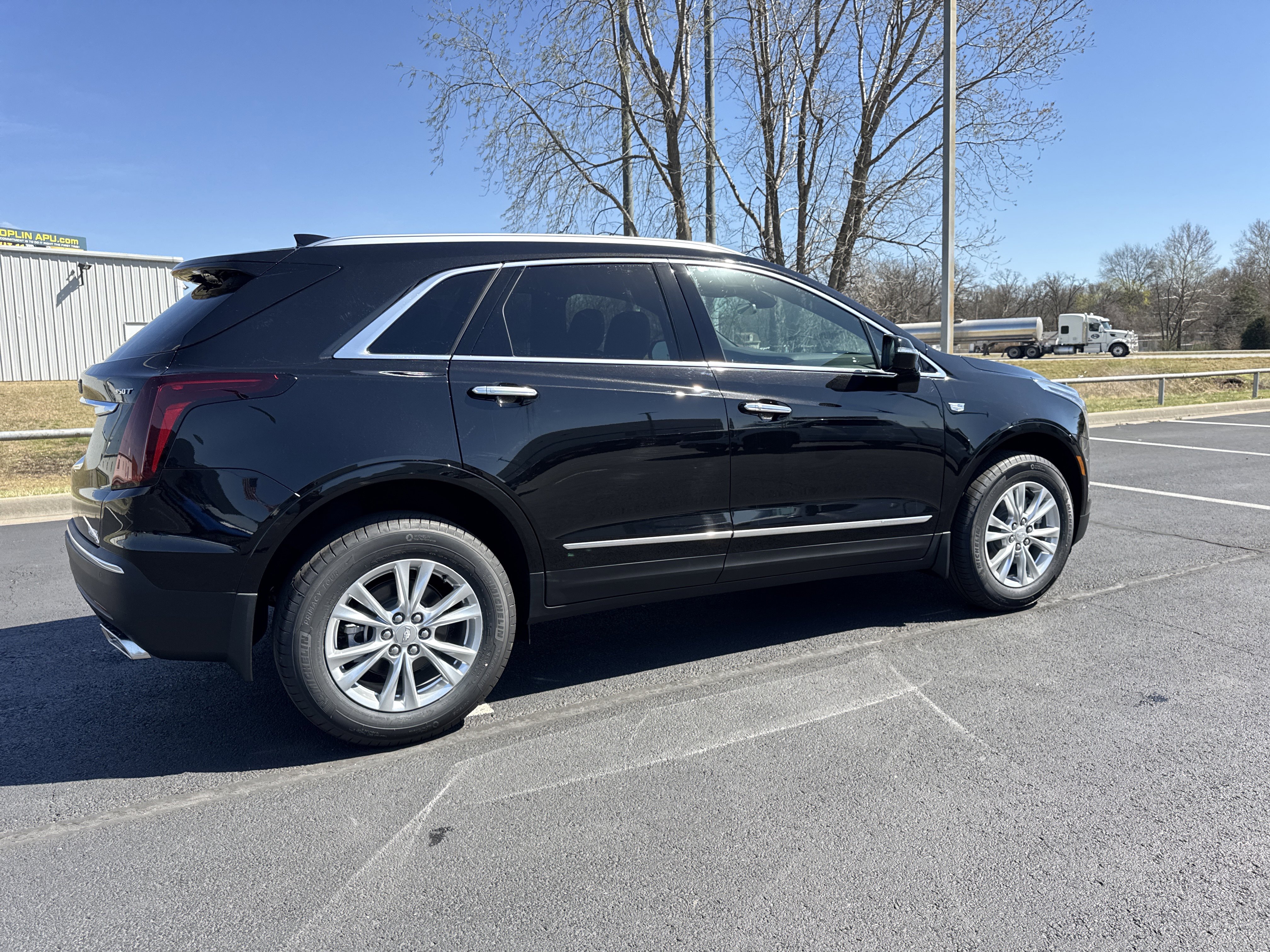 New 2026 Cadillac XT5 Luxury image 3