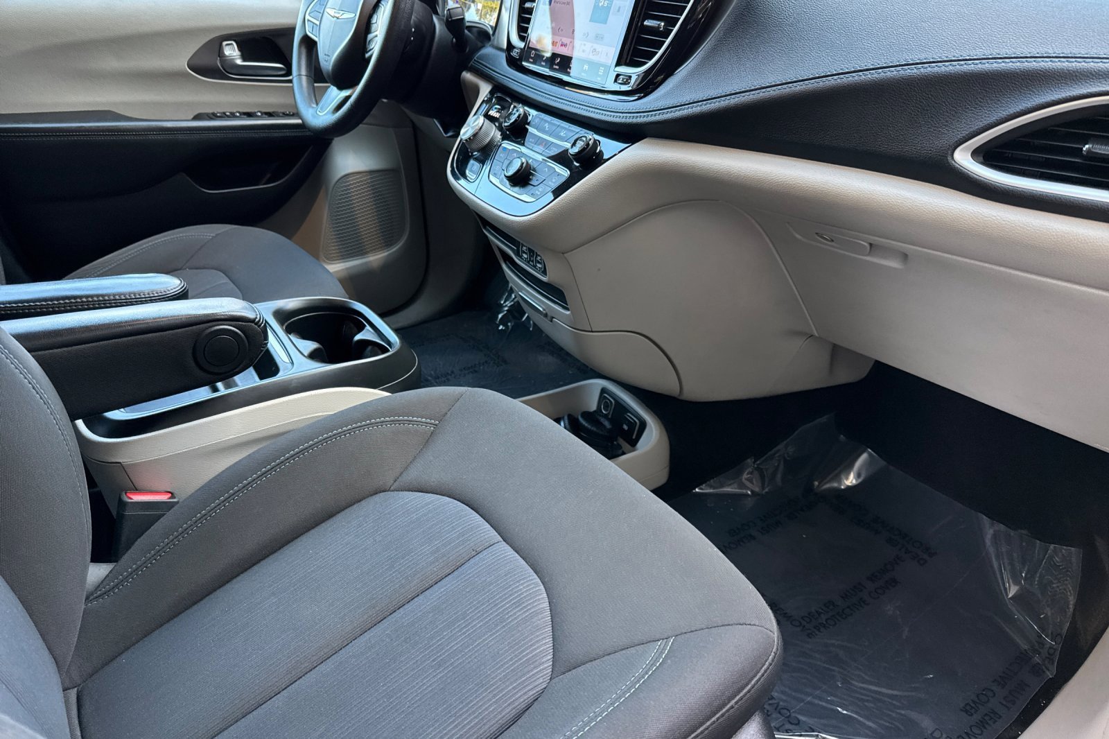 Used 2021 Chrysler Pacifica Touring image 16