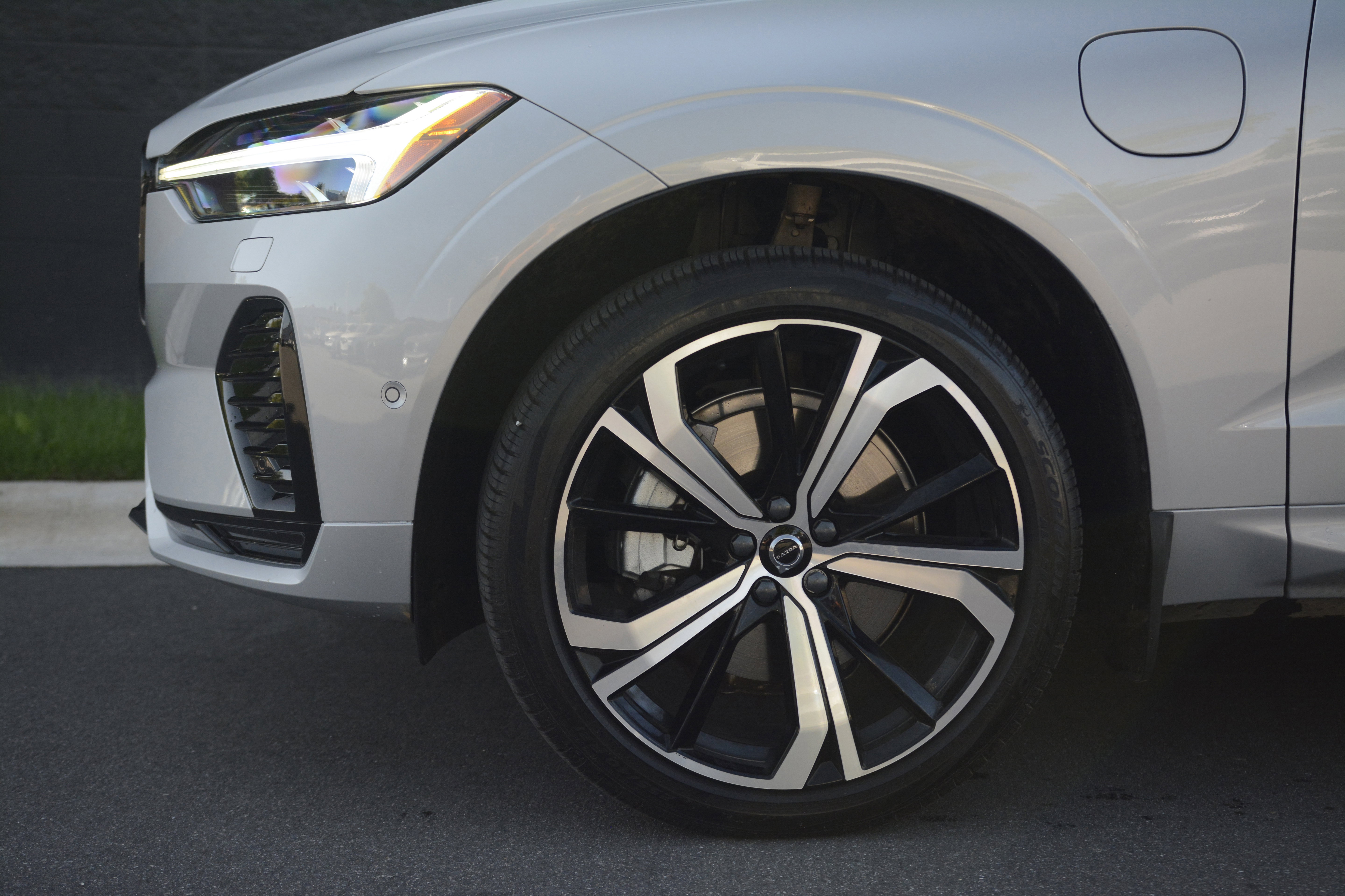 Used 2023 Volvo XC60 T8 Ultimate image 36