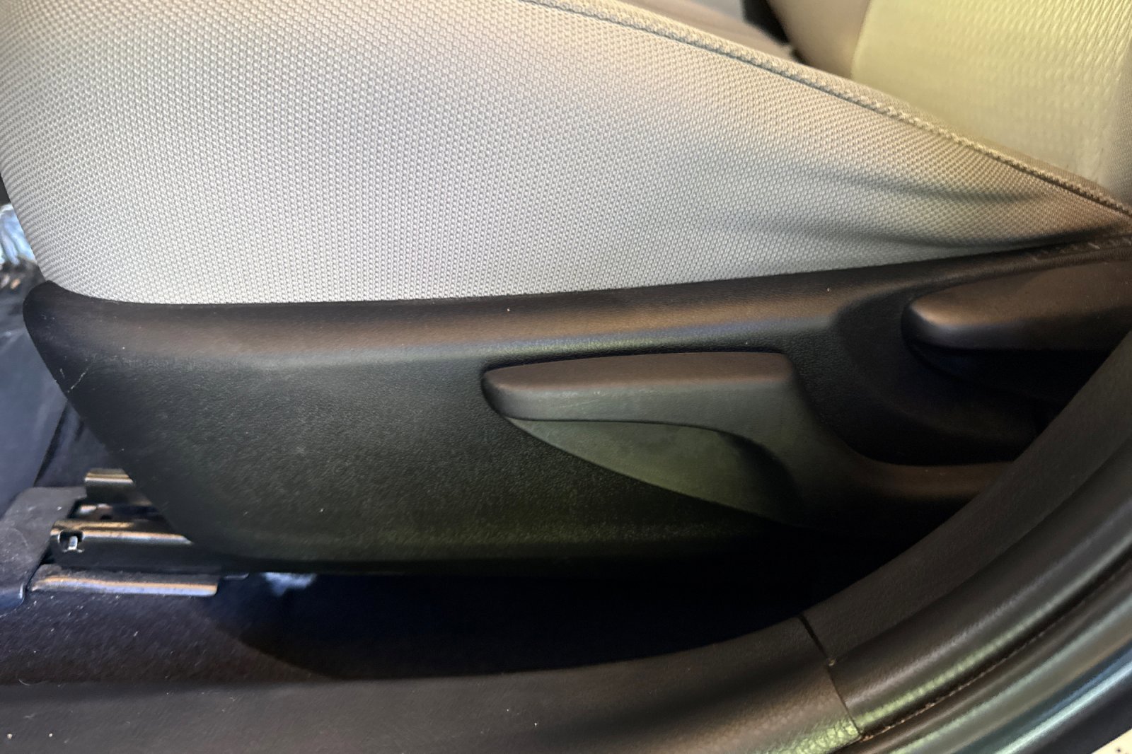 Used 2014 Toyota Corolla LE FWD image 14