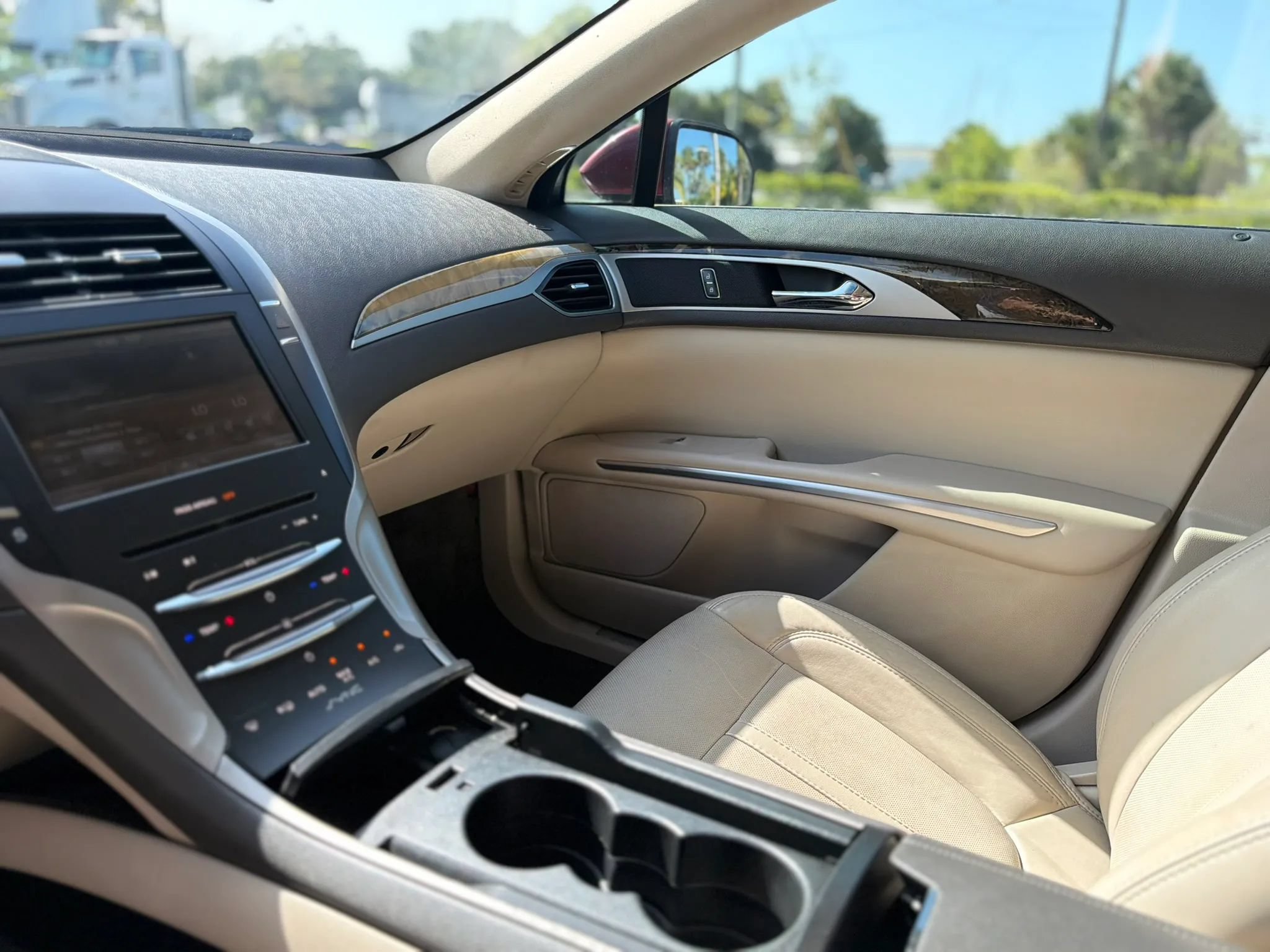 Used 2016 Lincoln MKZ w/ Equipment Group 300A Reserve FWD image 15
