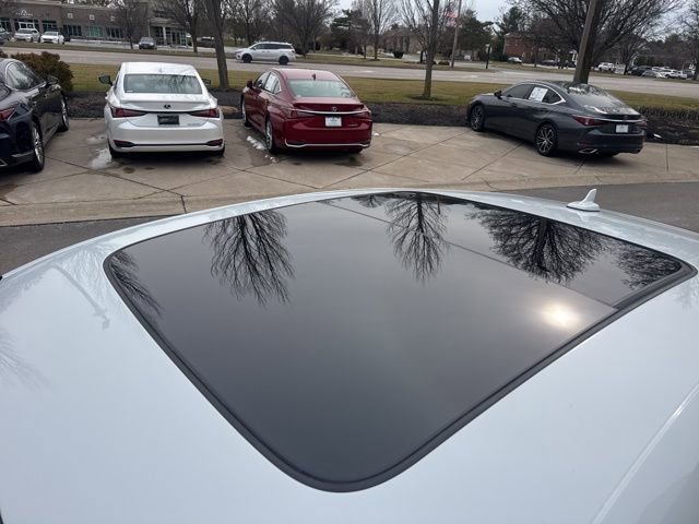 Used 2023 Audi e-tron Premium Plus w/ Premium Plus Package image 9