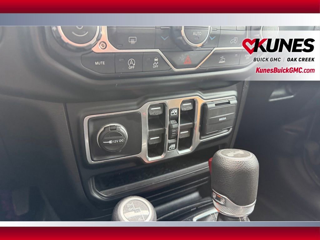 Used 2021 Jeep Wrangler Unlimited Sahara w/ Uconnect 4C Nav & Sound Group AWD/4WD image 18