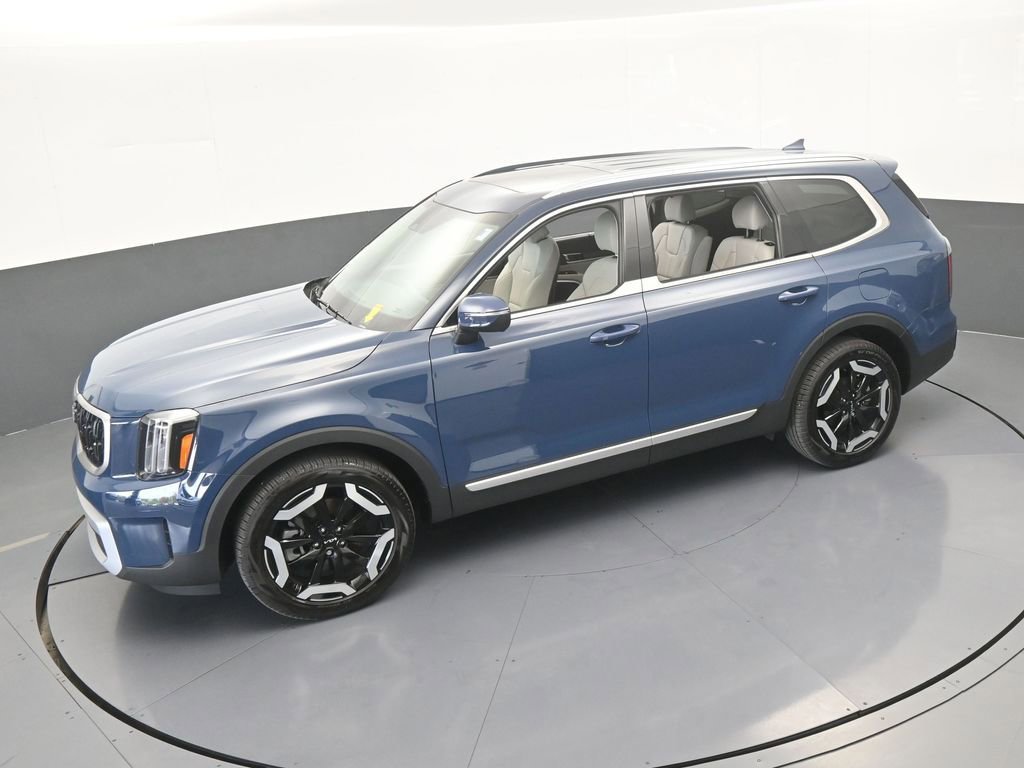 Used 2025 Kia Telluride EX w/ EX Captain's Chair Package image 53