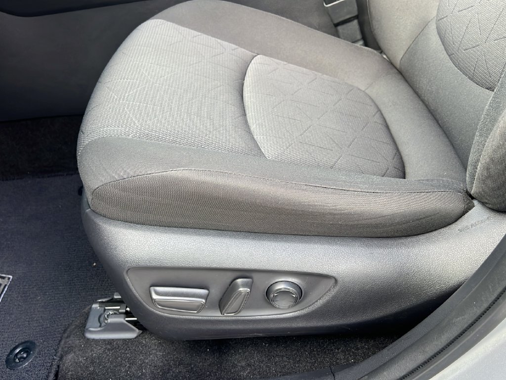 Used 2019 Toyota RAV4 XLE w/ Convenience Package FWD image 19