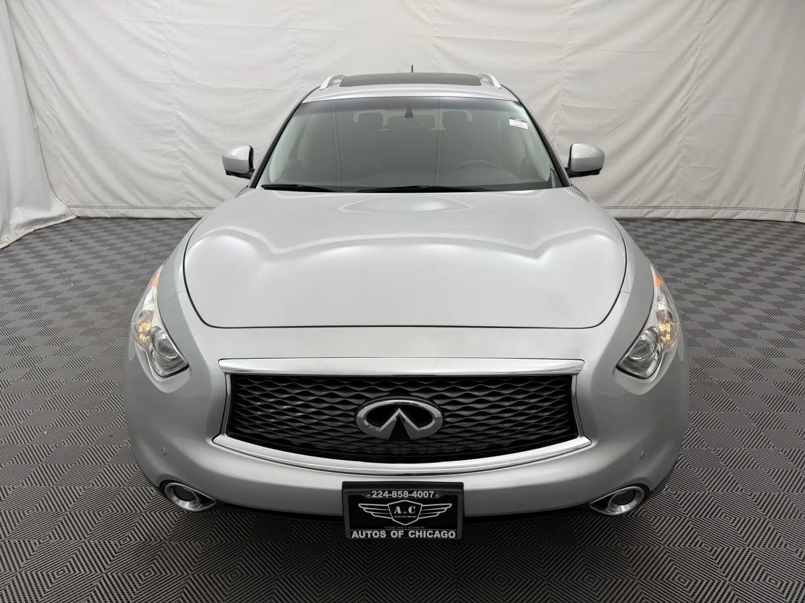 Used 2017 INFINITI QX70 AWD w/ Premium Package image 3
