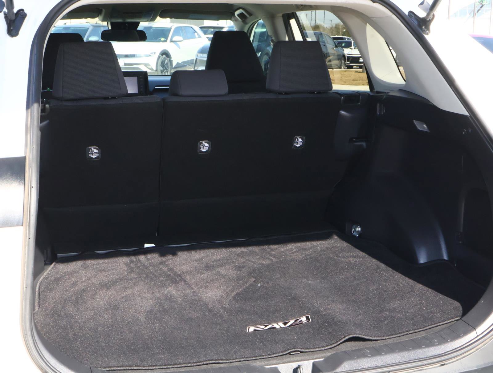 Used 2019 Toyota RAV4 LE image 21