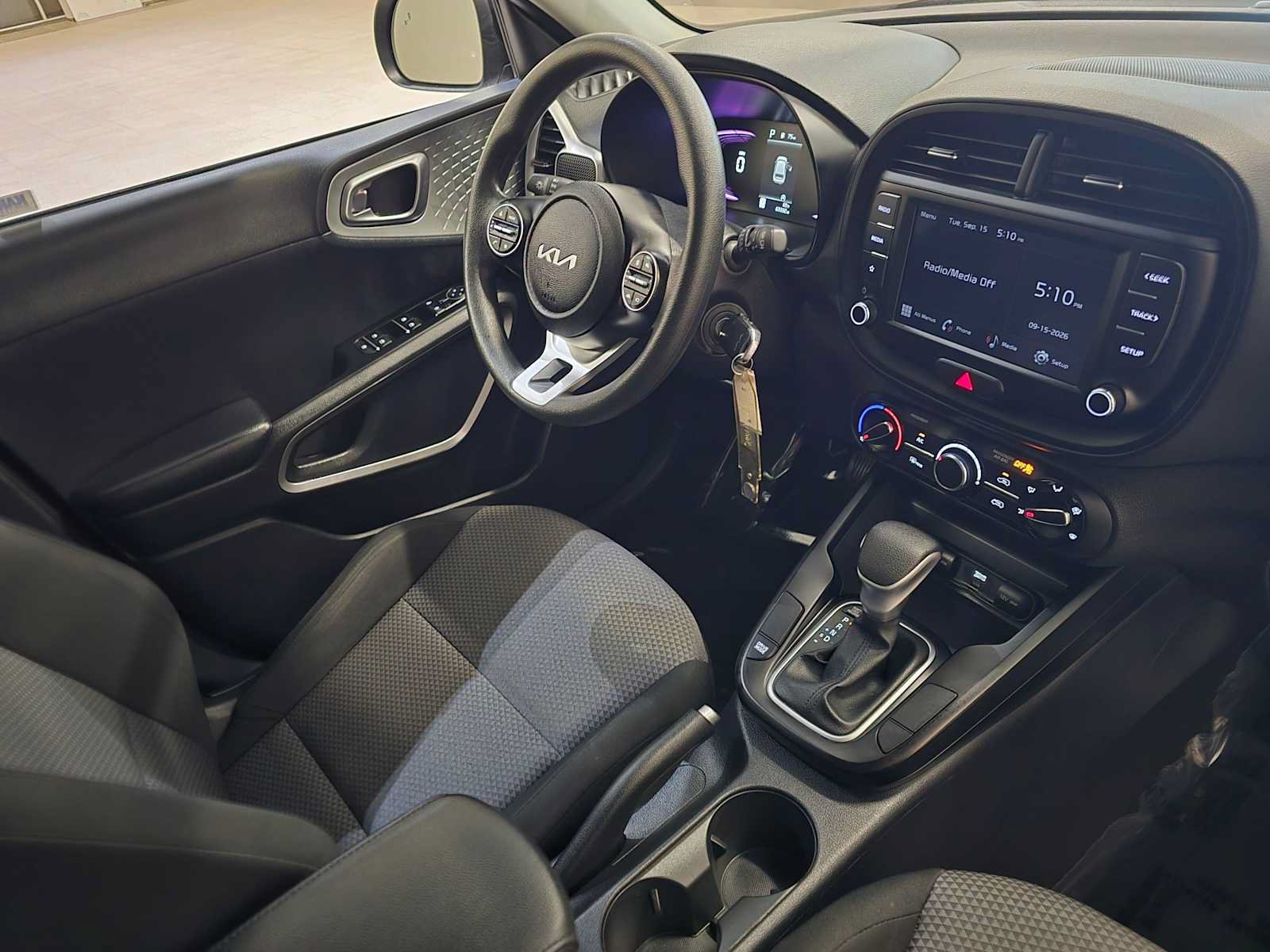 Used 2023 Kia Soul LX w/ LX Technology Package FWD image 28