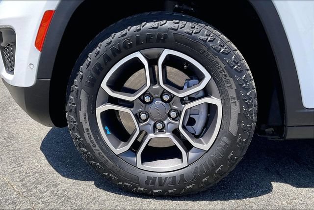 Used 2023 Jeep Grand Cherokee Trailhawk w/ Advanced Protech Group II AWD/4WD image 8