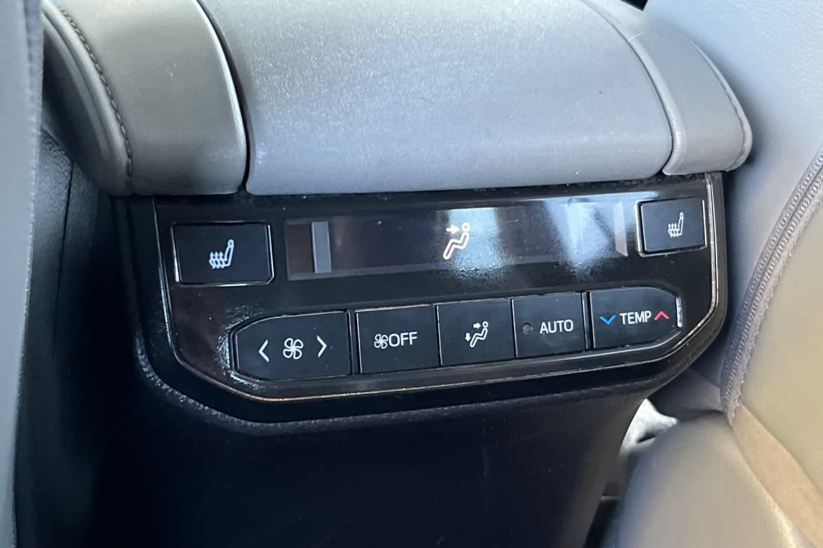 Used 2022 Toyota Highlander Platinum AWD/4WD image 14
