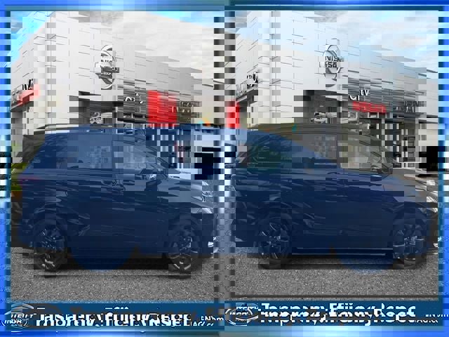 Used 2025 Toyota Sienna XSE w/ XSE Plus Package image 5