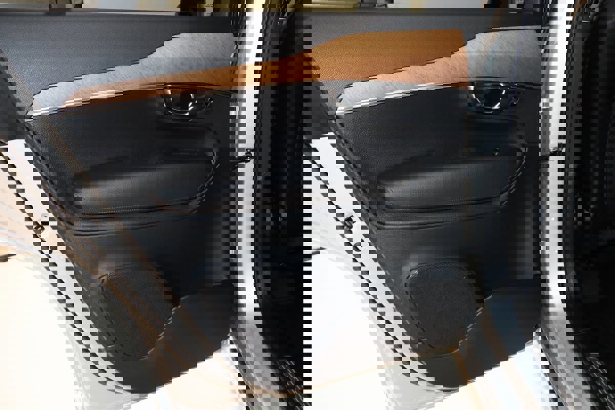 Used 2022 Volvo XC90 T6 Momentum w/ Advanced Package image 43