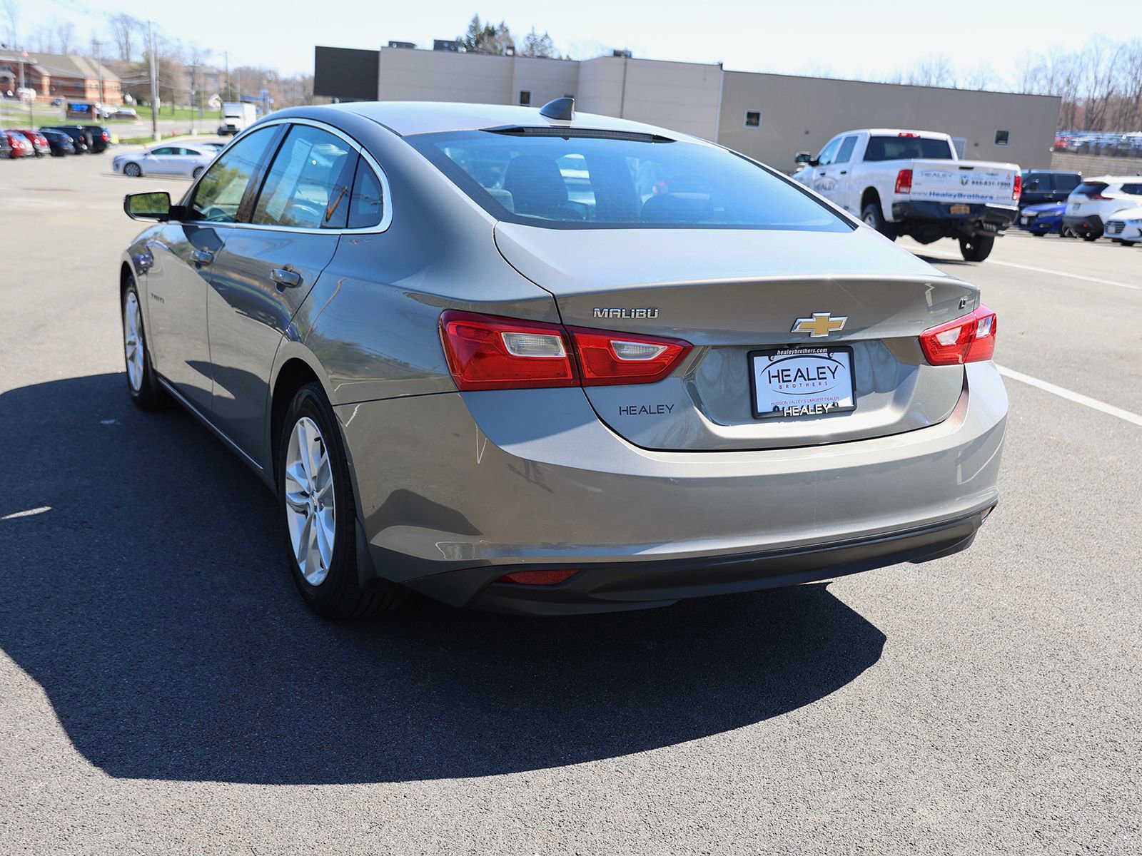 Used 2017 Chevrolet Malibu LT image 5