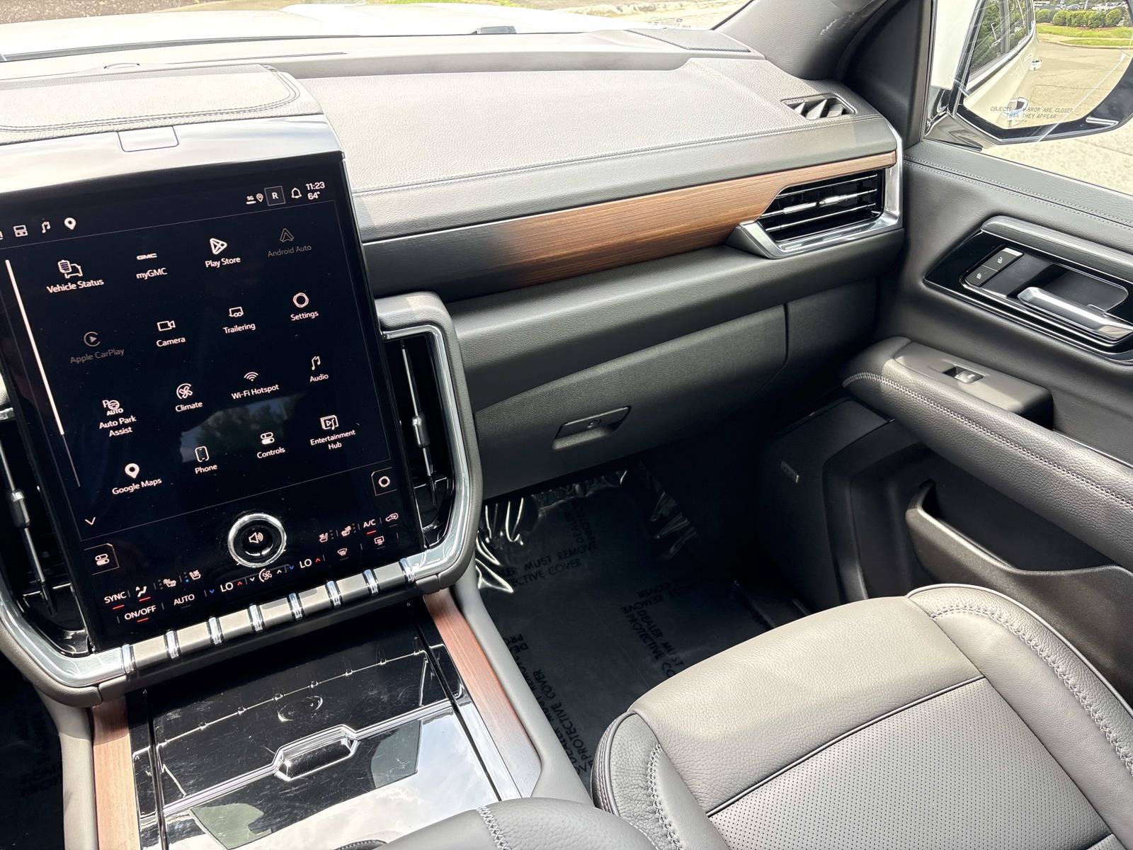 Used 2025 GMC Yukon Denali w/ Denali Reserve Package AWD/4WD image 28