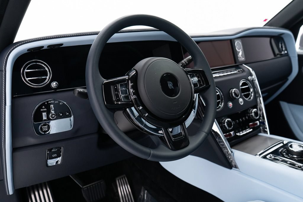 Certified 2025 Rolls-Royce Cullinan AWD/4WD image 15