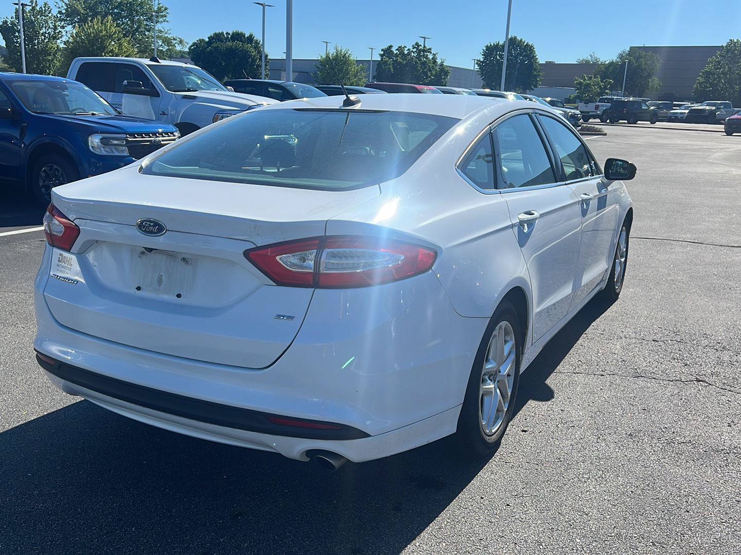 Used 2015 Ford Fusion SE FWD image 6