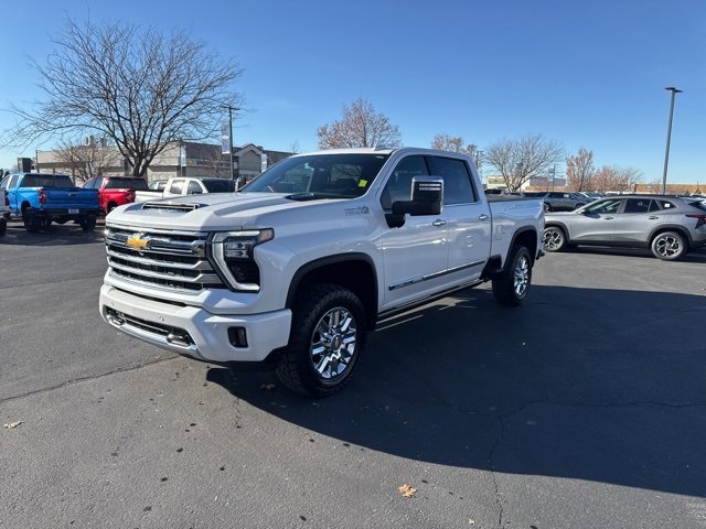 Used 2024 Chevrolet Silverado 3500 High Country w/ High Country Premium Package image 3
