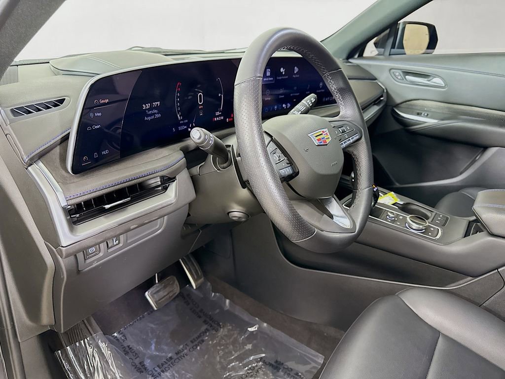 Used 2024 Cadillac XT4 Sport w/ Technology Package image 10