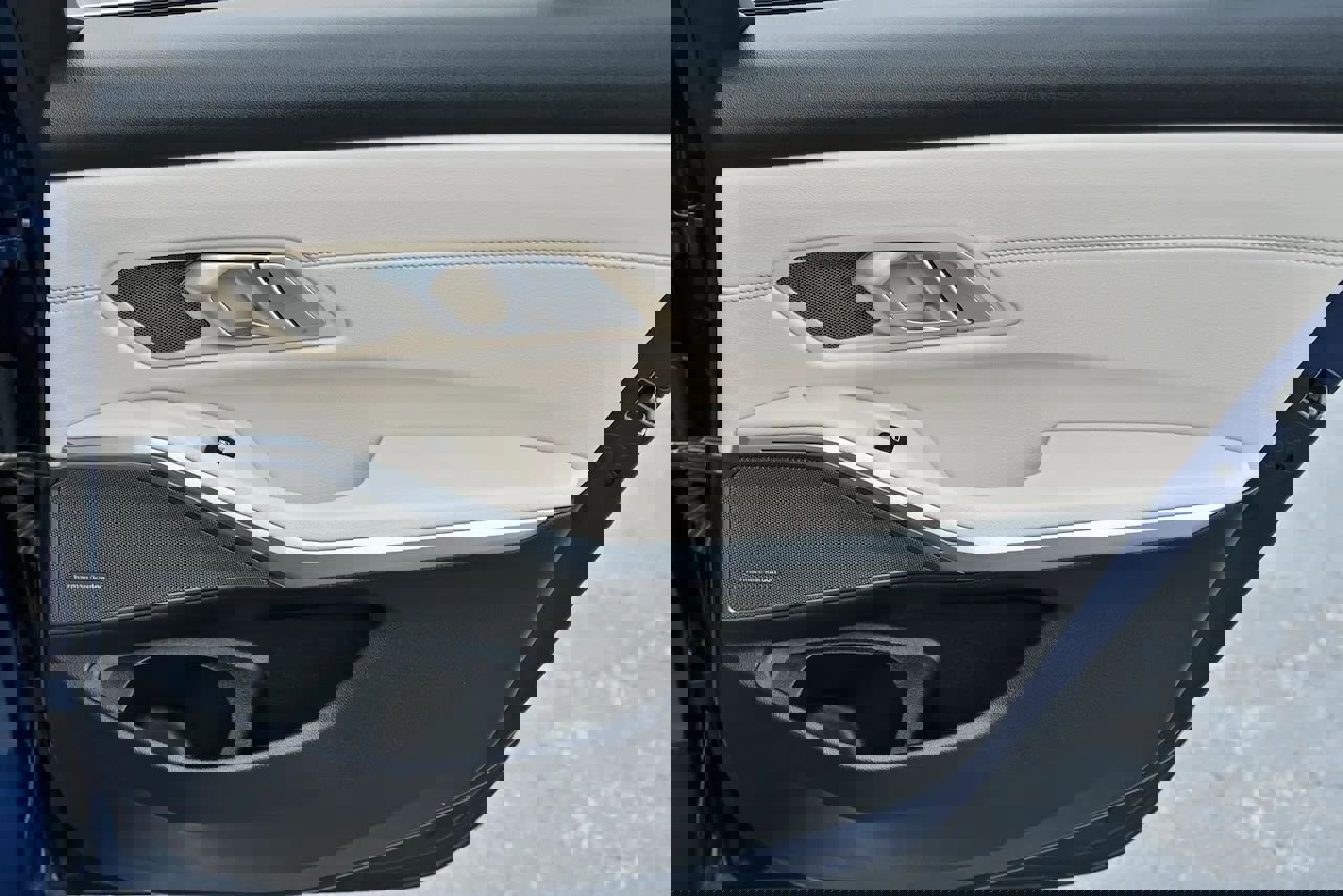 Used 2021 BMW 330i Sedan w/ Driving Assistance Package image 15