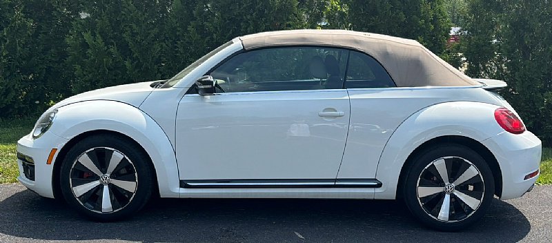 Used 2013 Volkswagen Beetle 2.0T image 1