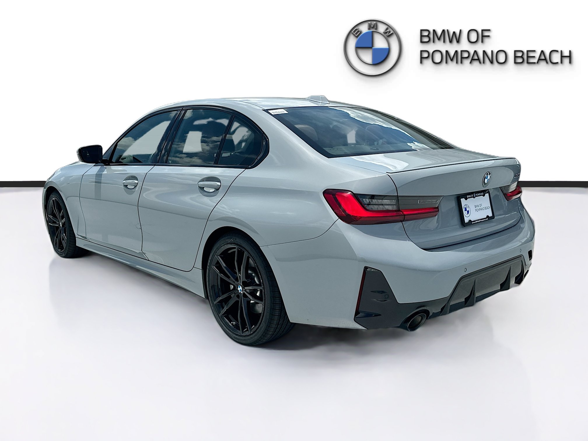 Used 2023 BMW 330i Sedan w/ M Sport Package RWD image 5