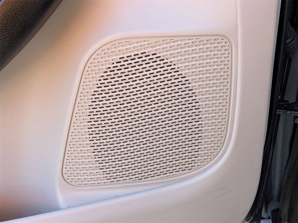 Used 2021 Chrysler Pacifica Touring image 21