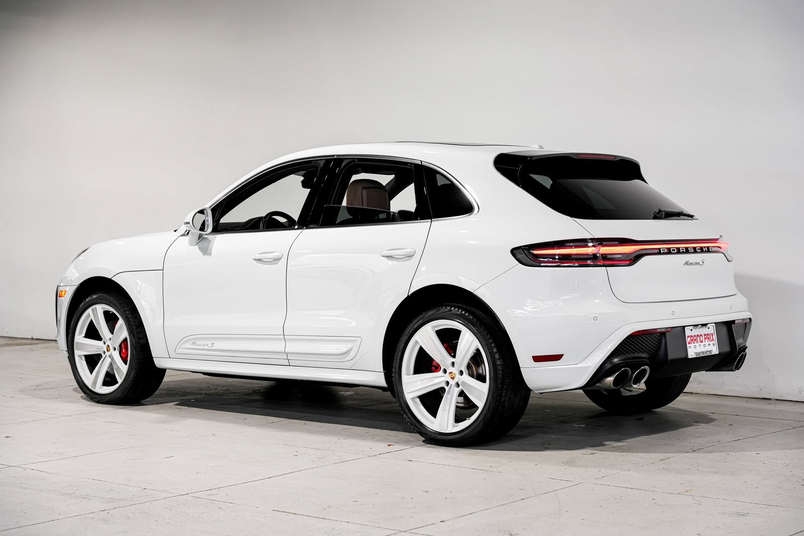 Used 2023 Porsche Macan S AWD/4WD image 8