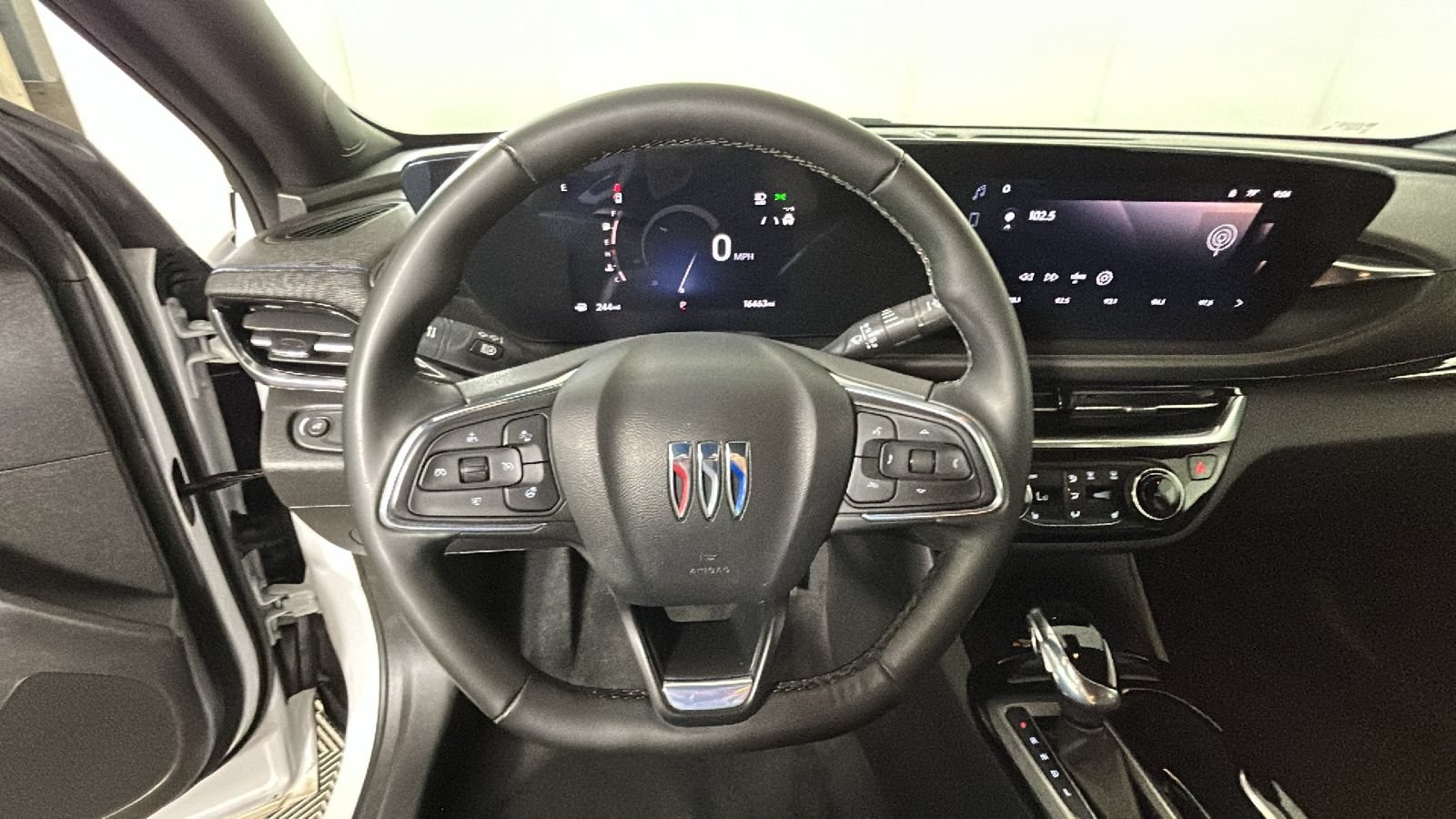 Used 2024 Buick Envista Sport Touring w/ Convenience I Package FWD image 17