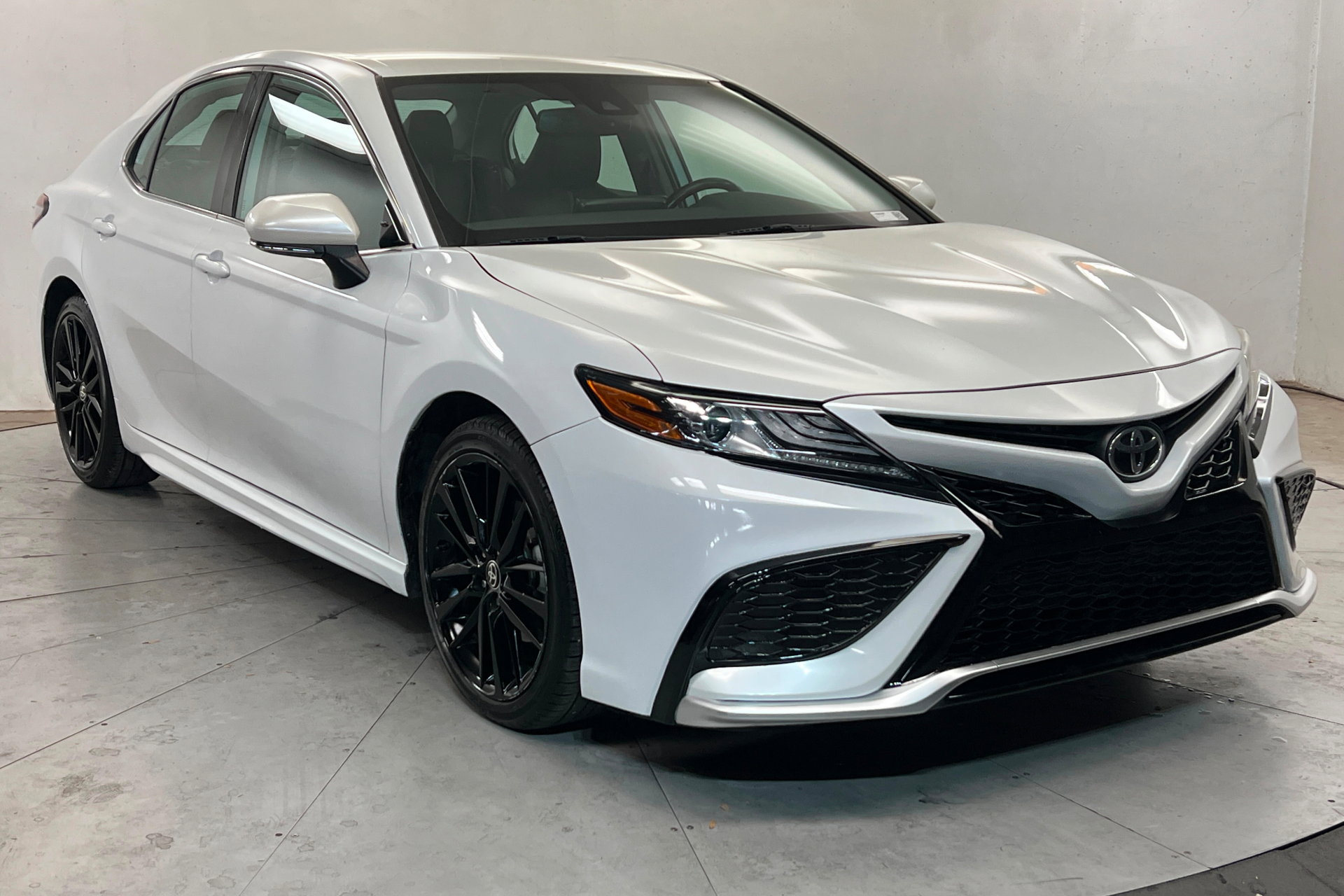Used 2021 Toyota Camry XSE w/ Carpet Mat Package (TMS) FWD image 7