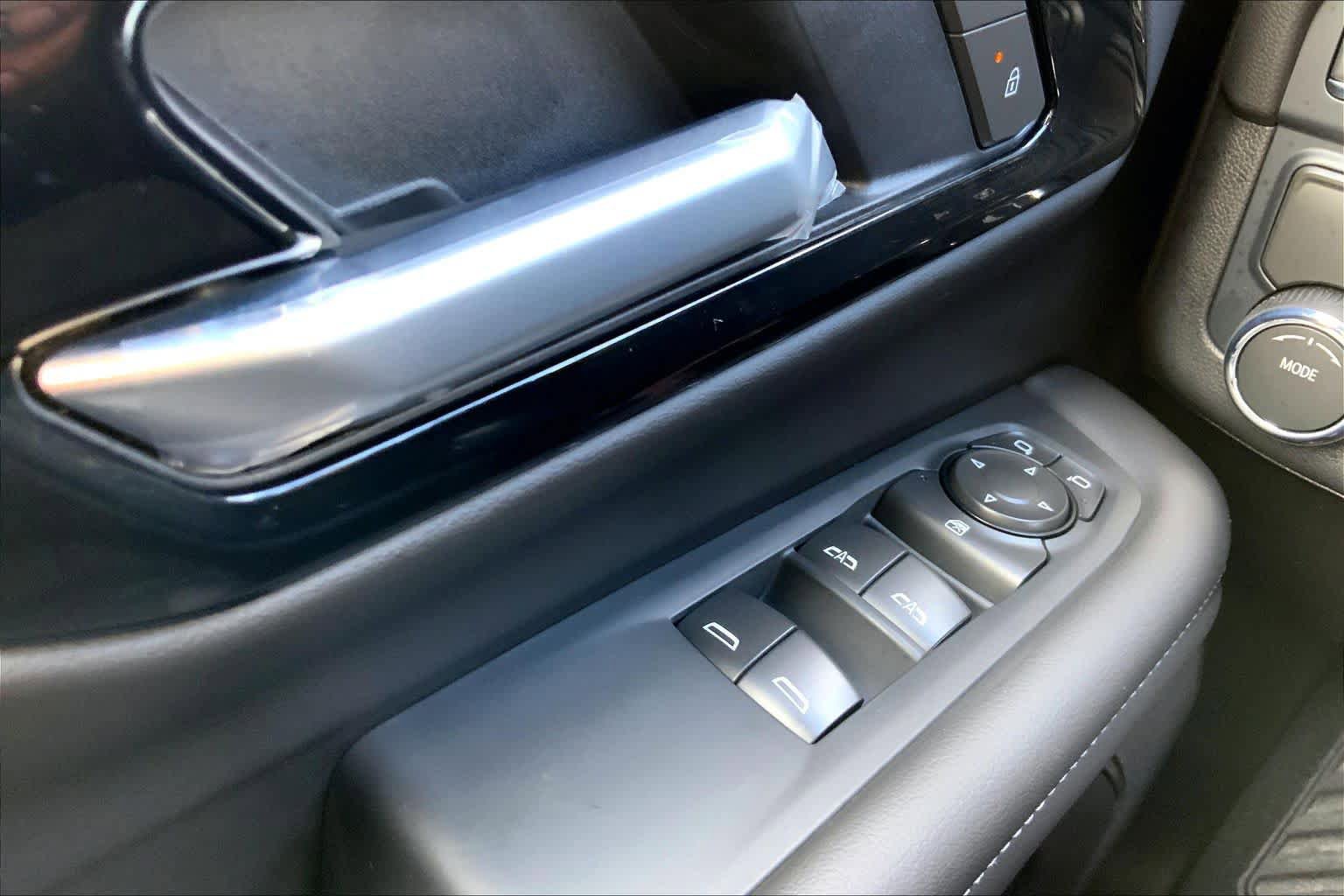Used 2026 Chevrolet Suburban LS image 39