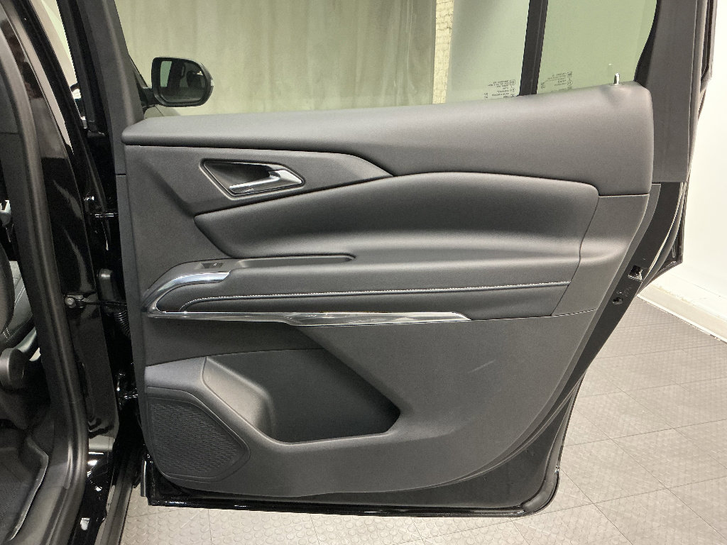 New 2026 Chevrolet Traverse LT w/ LPO, Floor Liner Package FWD image 31