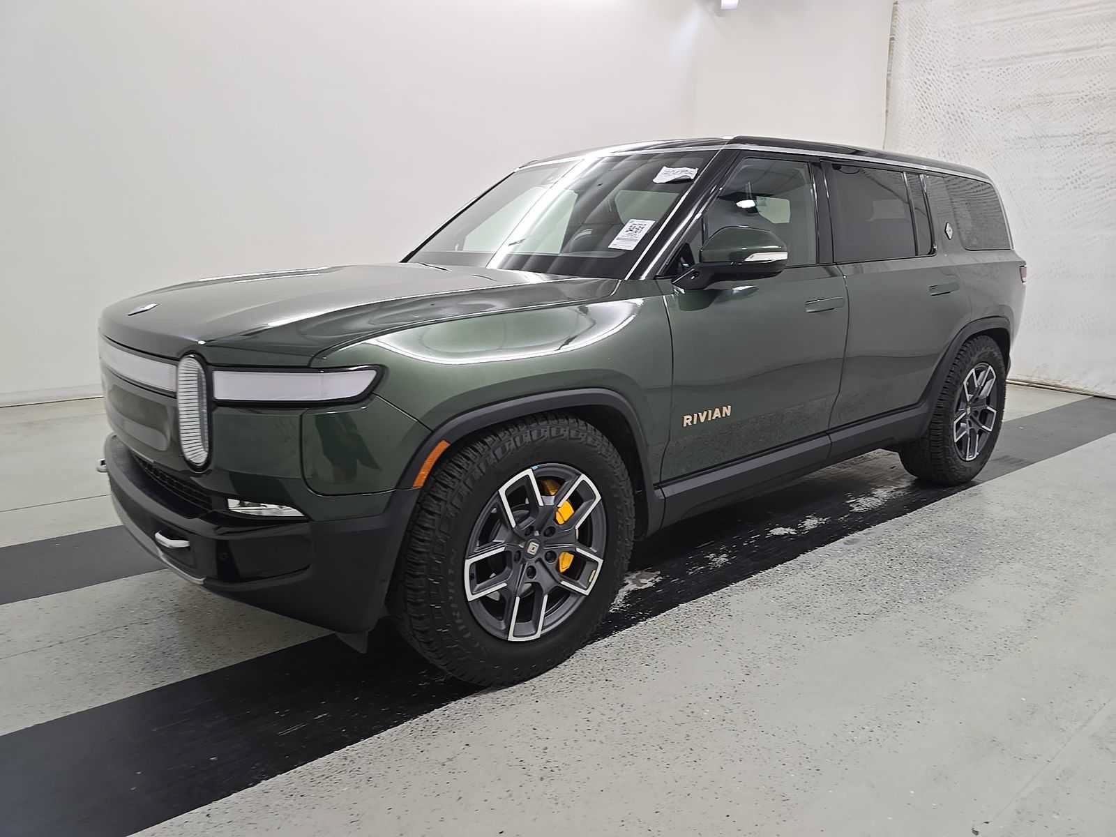 Used 2024 Rivian R1S Adventure AWD/4WD image 3
