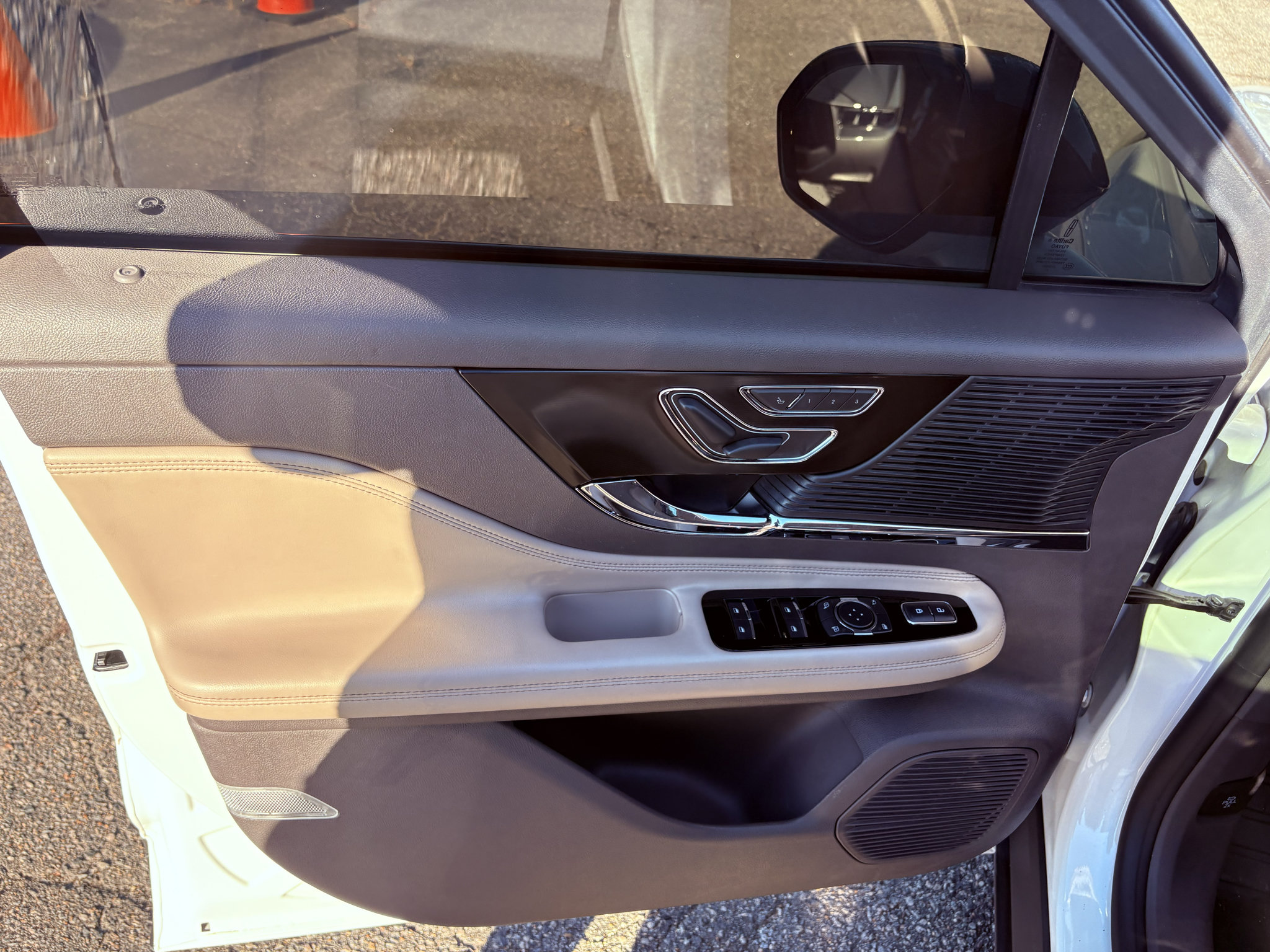 Used 2021 Lincoln Corsair AWD w/ Equipment Group 101A image 9