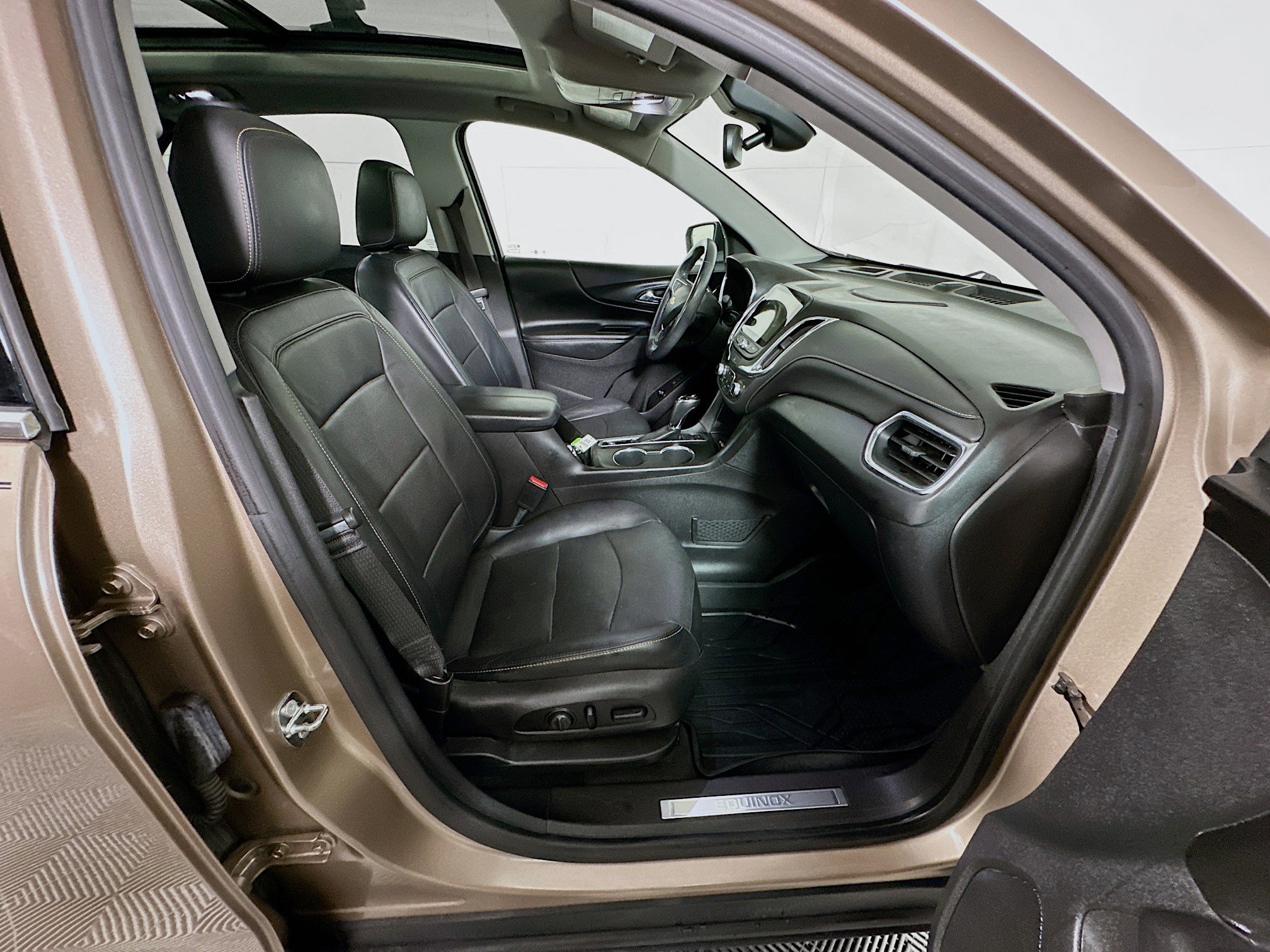 Used 2018 Chevrolet Equinox Premier FWD image 33
