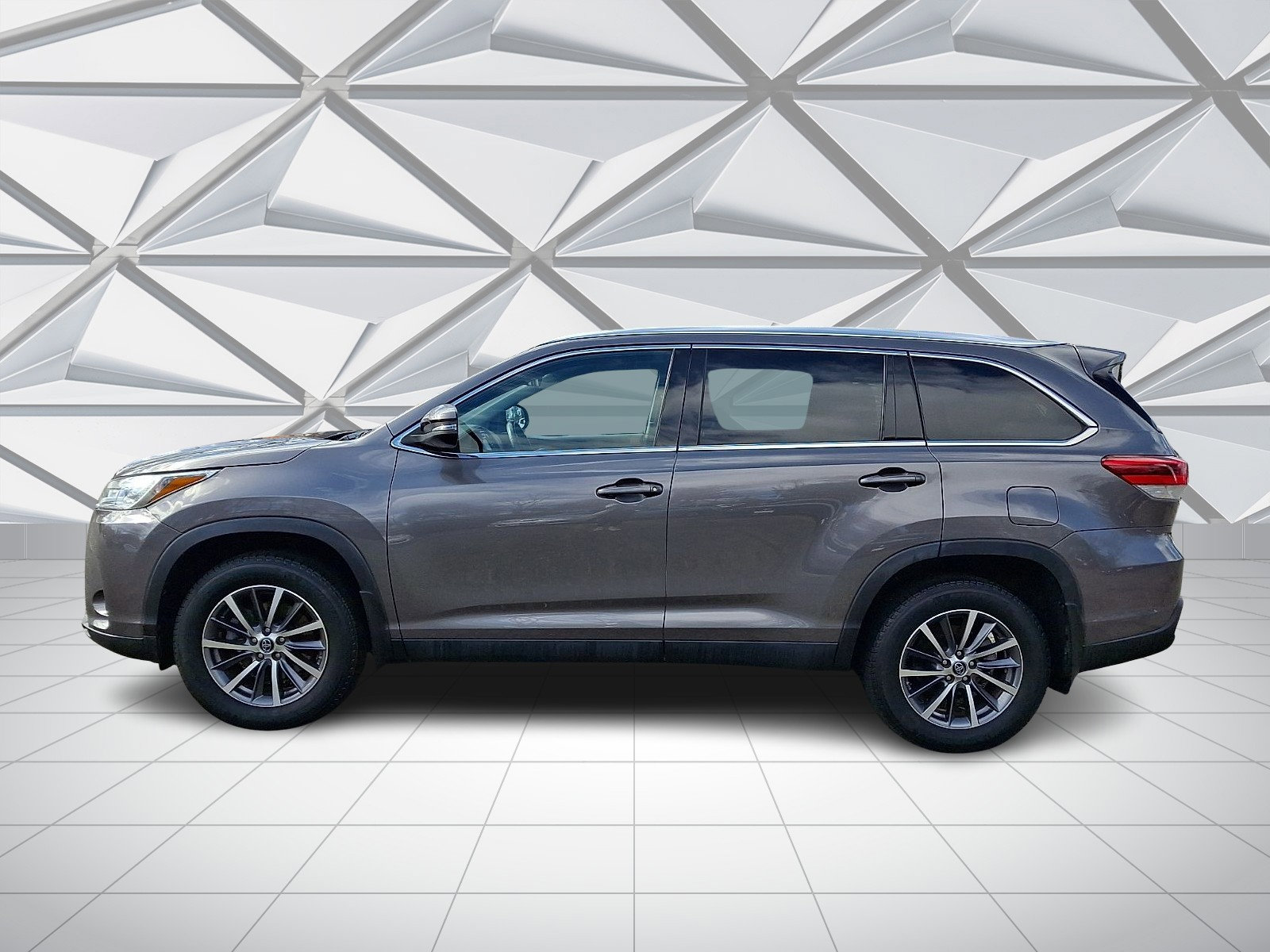 Used 2019 Toyota Highlander XLE AWD/4WD image 6