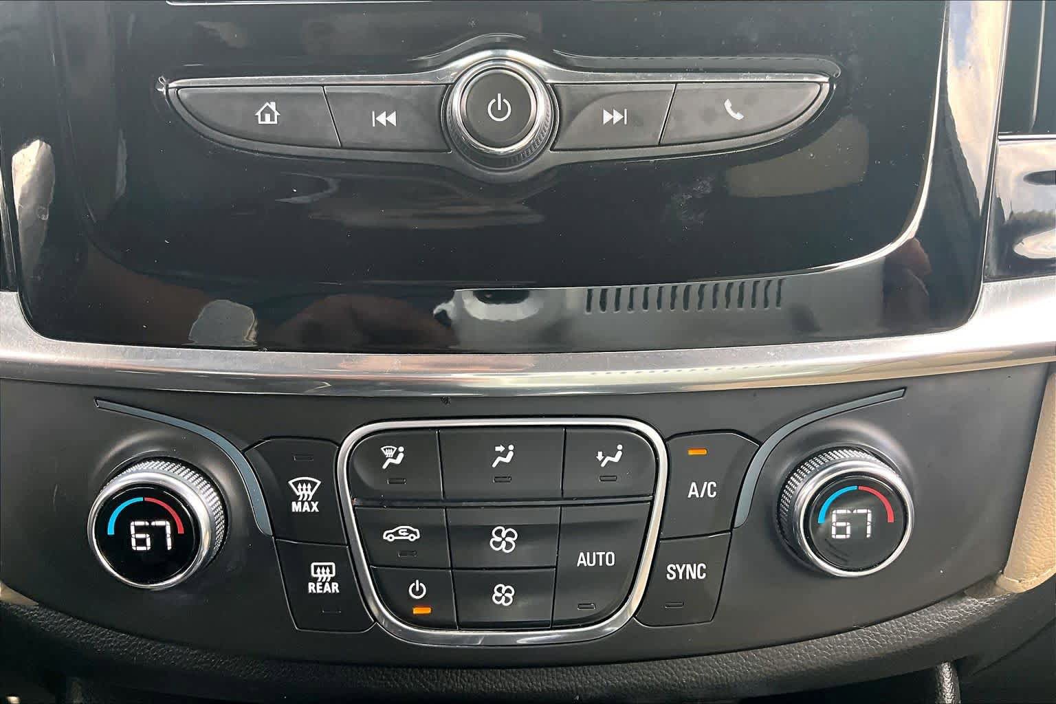Used 2022 Chevrolet Traverse LS FWD image 34